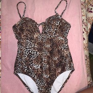 Jessica Simpson one piece swimsuit 🩱